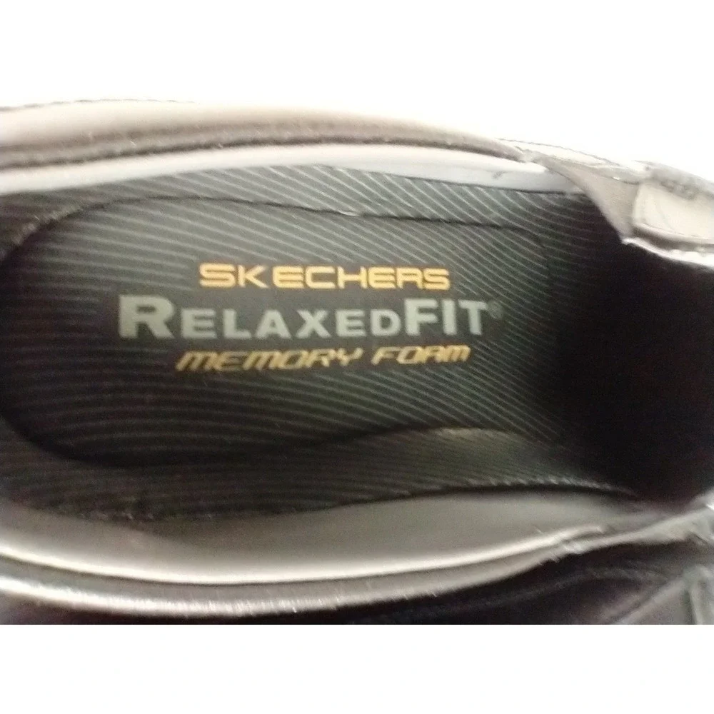 Skechers‎ Relaxed Fit Mens 9.5 Black Leather Slip On Loafers Memory Foam 63697